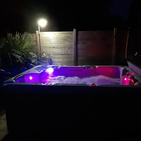 Bed and Breakfast Chambre Au Nuit Etoile Et Jacuzzi Prive Pleuven Exteriér fotografie