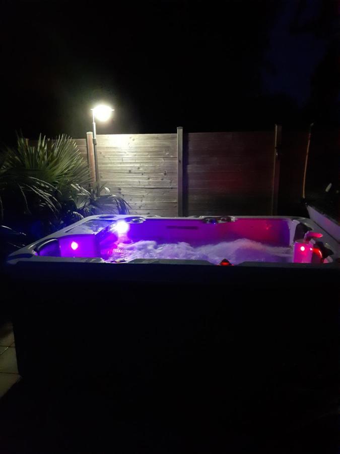 Bed and Breakfast Chambre Au Nuit Etoile Et Jacuzzi Prive Pleuven Exteriér fotografie